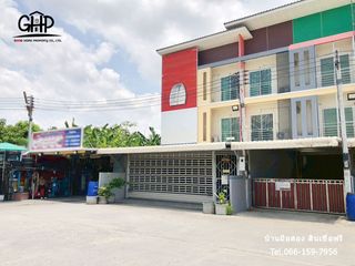 For sale 3 bed townhouse in Wiset Chai Chan, Ang Thong