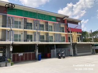 For sale 3 bed townhouse in Wiset Chai Chan, Ang Thong