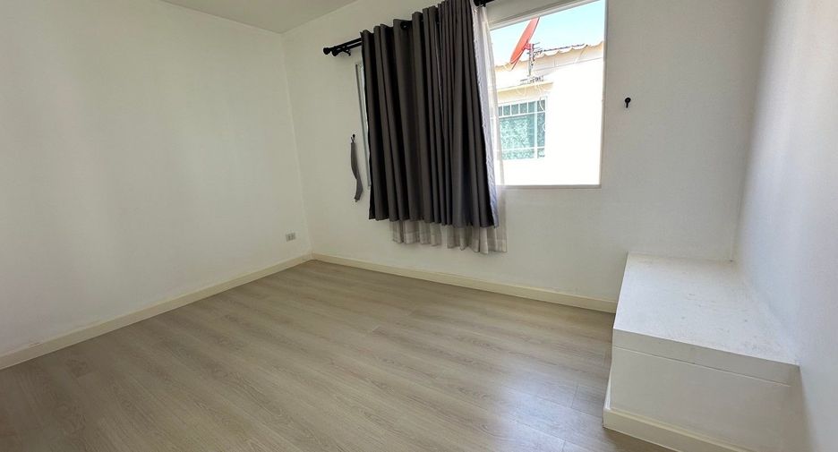 For rent and for sale 2 bedrooms townhouse in Phra Samut Chedi, Samut Prakan