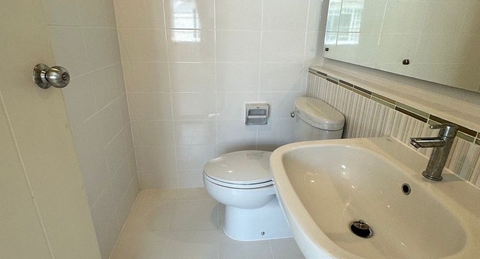 For rent and for sale 2 bedrooms townhouse in Phra Samut Chedi, Samut Prakan