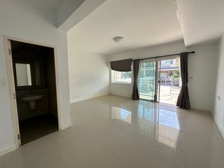 For rent and for sale 2 bedrooms townhouse in Phra Samut Chedi, Samut Prakan