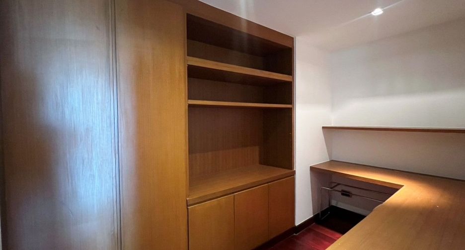 Condo en alquiler de 3 habitaciones en Phaya Thai, Bangkok