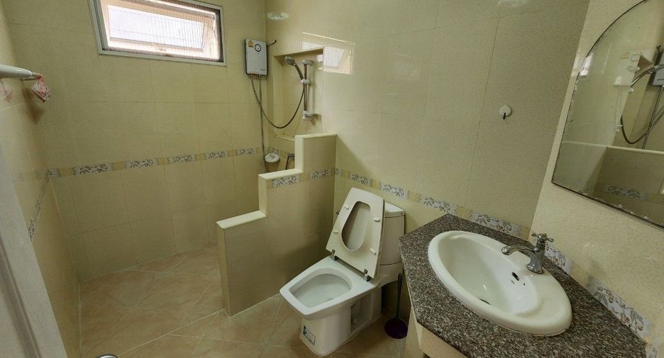Casa en alquiler y en venta de 3 habitaciones en Sam Phran, Nakhon Pathom