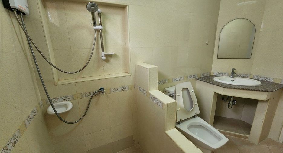 Casa en alquiler y en venta de 3 habitaciones en Sam Phran, Nakhon Pathom