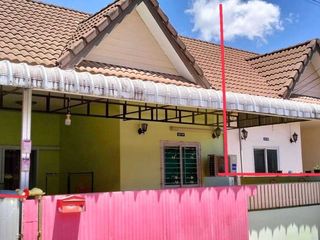 For sale 2 bed townhouse in Mueang Surat Thani, Surat Thani