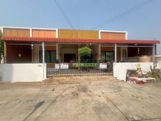 Casa adosada en venta de 2 habitaciones en Krathum Baen, Samut Sakhon
