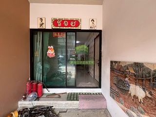 Casa adosada en venta de 2 habitaciones en Krathum Baen, Samut Sakhon