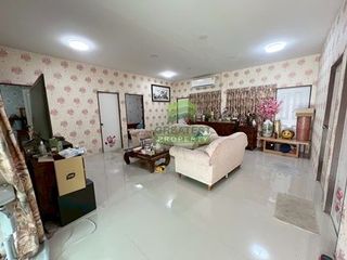 Casa adosada en venta de 2 habitaciones en Krathum Baen, Samut Sakhon