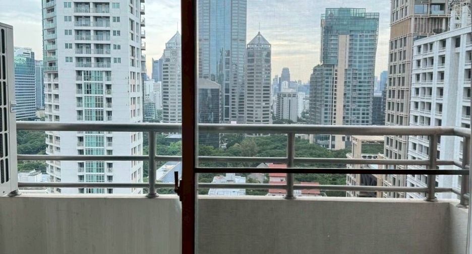 For rent 3 bedrooms condo in Pathum Wan, Bangkok