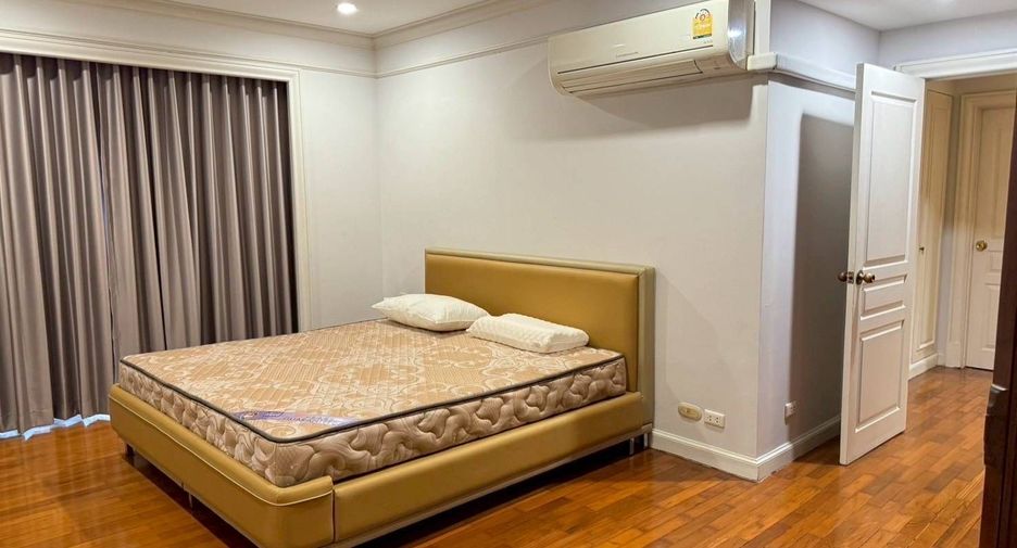 For rent 3 bedrooms condo in Pathum Wan, Bangkok