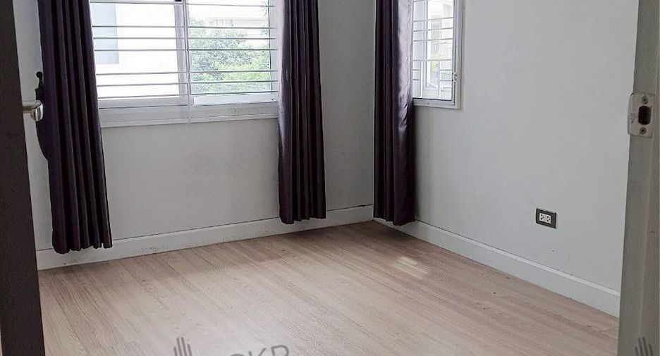 For sale 4 bedrooms house in Si Racha, Chonburi