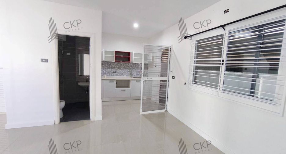 For sale 4 bedrooms house in Si Racha, Chonburi