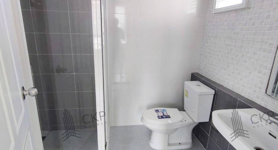 For sale 4 bedrooms house in Si Racha, Chonburi