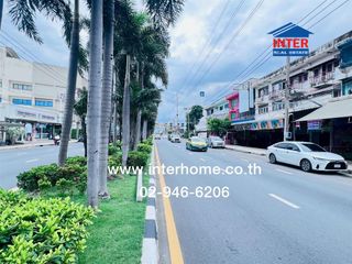 For sale 3 Beds retail Space in Mueang Samut Prakan, Samut Prakan