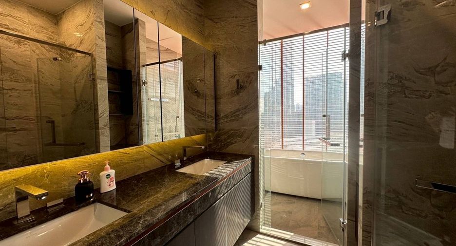 À louer 3 chambres condo à Khlong Toei, Bangkok