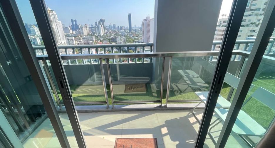 For rent 2 bedrooms condo in Watthana, Bangkok