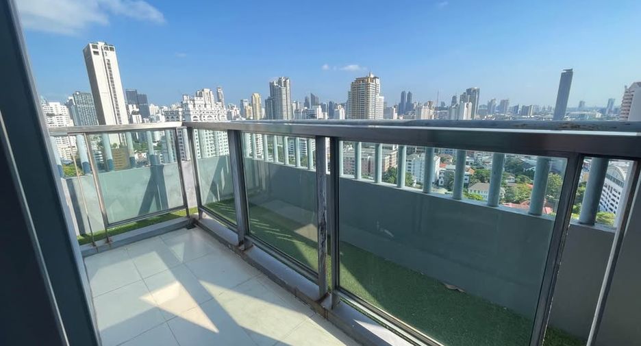 For rent 2 bedrooms condo in Watthana, Bangkok