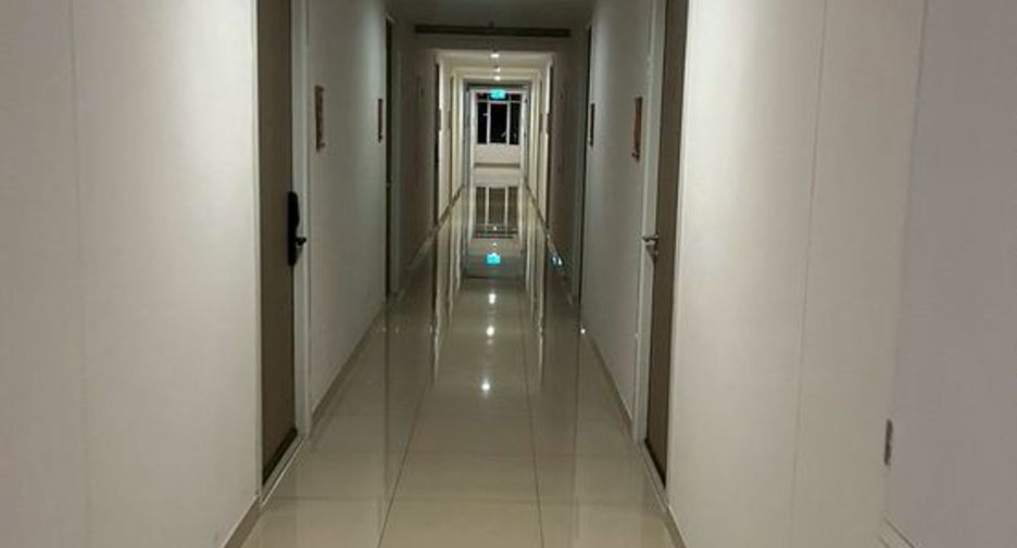 For sale 1 bed condo in Si Racha, Chonburi