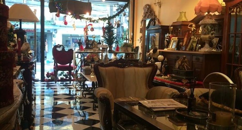 Reihenhaus zur Miete und zum Kauf mit 4 Zimmer in Khlong Toei, Bangkok