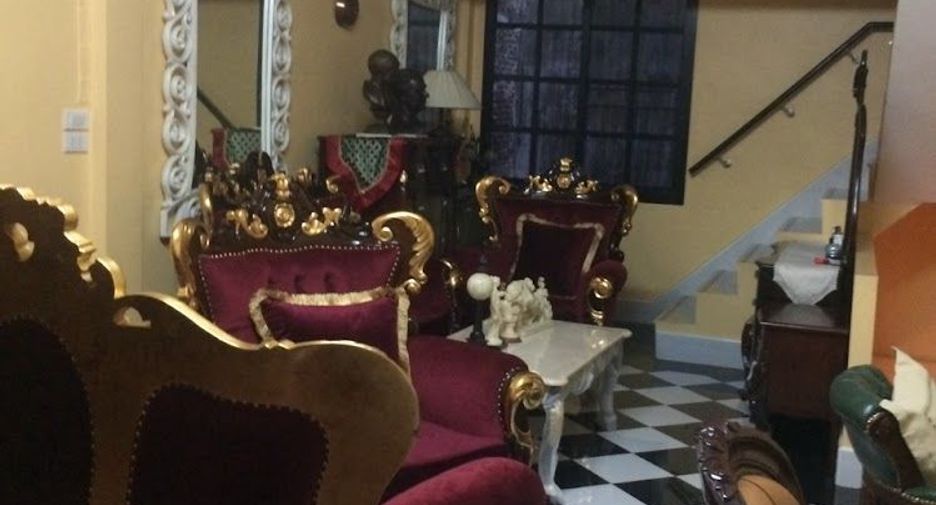 Reihenhaus zur Miete und zum Kauf mit 4 Zimmer in Khlong Toei, Bangkok
