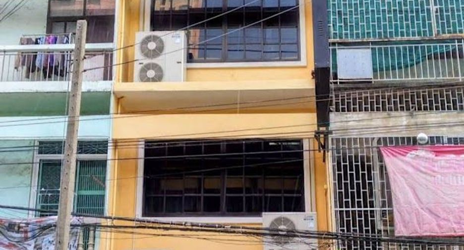 Reihenhaus zur Miete und zum Kauf mit 4 Zimmer in Khlong Toei, Bangkok