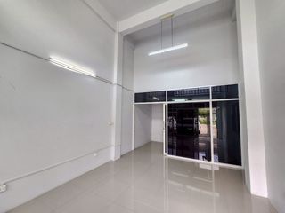 For rent そして for sale 3 Beds retail Space in Sai Mai, Bangkok