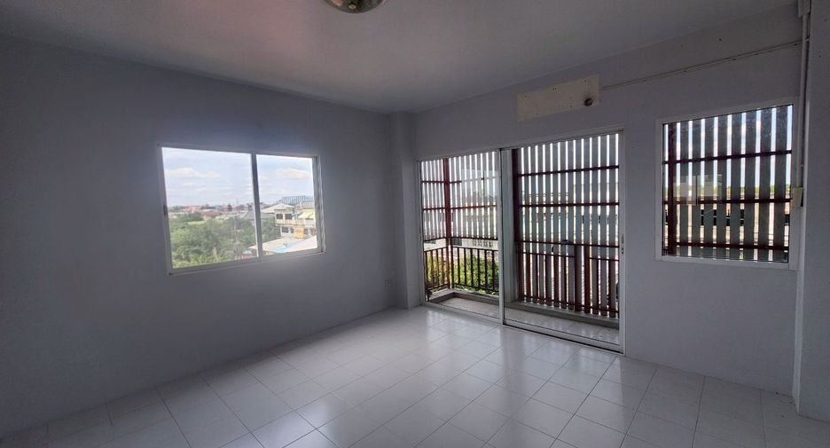 For sale 3 bedrooms retail Space in Sai Mai, Bangkok