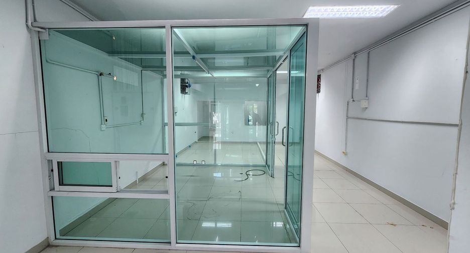 For sale 3 bedrooms retail Space in Sai Mai, Bangkok