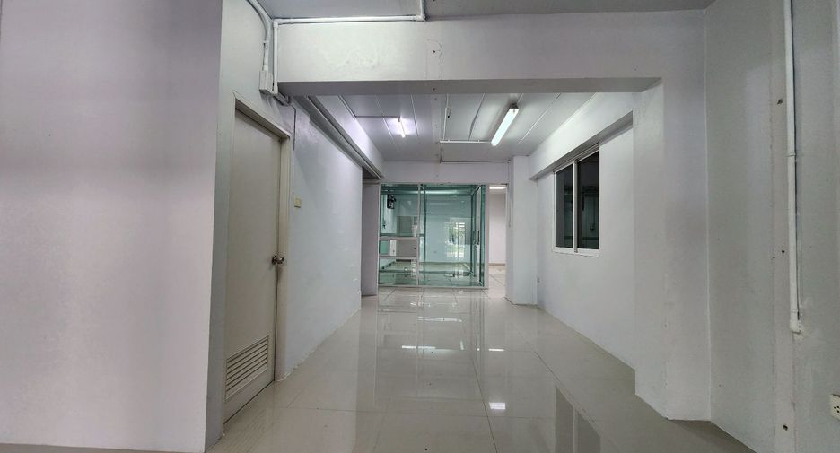 For sale 3 bedrooms retail Space in Sai Mai, Bangkok