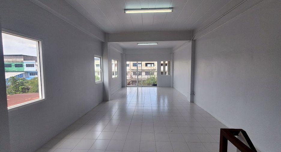 For sale 3 bedrooms retail Space in Sai Mai, Bangkok