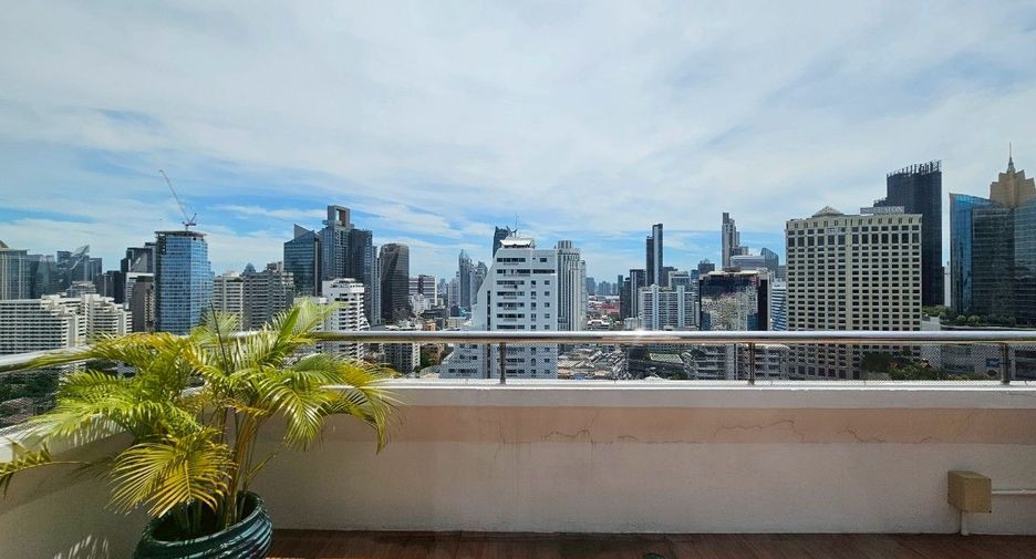 À louer 4 chambres appartement avec services à Khlong Toei, Bangkok