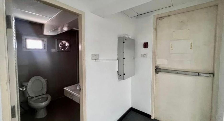 For rent retail Space in Khlong San, Bangkok