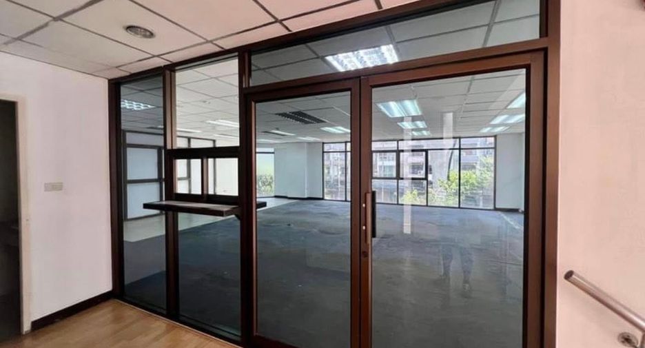 For rent retail Space in Khlong San, Bangkok