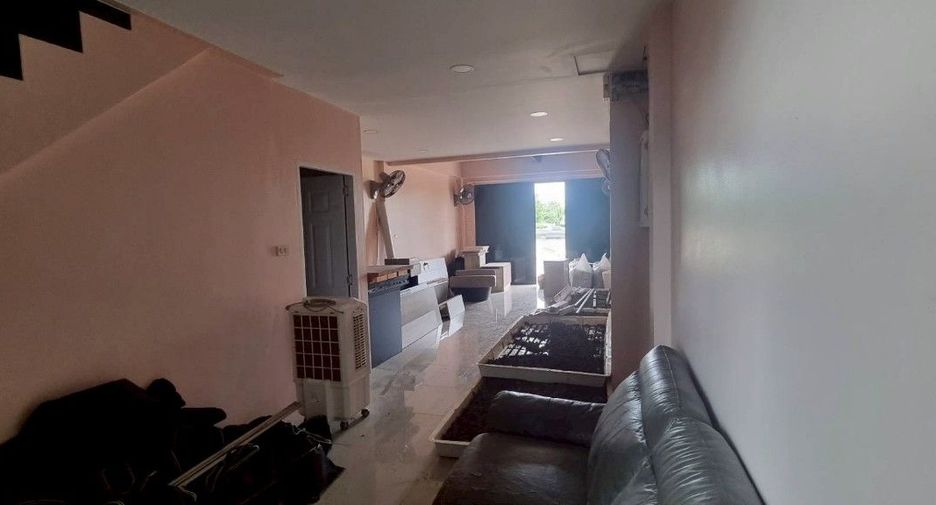For rent and for sale 4 bedrooms retail Space in Bang Nam Priao, Chachoengsao