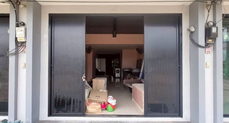 For rent and for sale 4 bedrooms retail Space in Bang Nam Priao, Chachoengsao