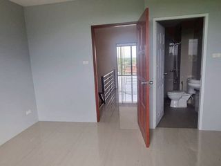 For rent and for sale 4 bed retail Space in Bang Nam Priao, Chachoengsao