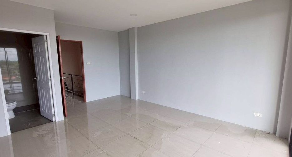 For rent and for sale 4 bedrooms retail Space in Bang Nam Priao, Chachoengsao