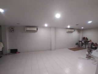For sale 6 bed retail Space in Mueang Samut Sakhon, Samut Sakhon