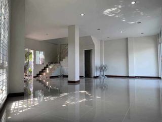 出租 4 卧室 商业空间 在 Prawet, 曼谷