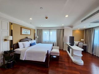 For rent 4 bedrooms condo in Khlong Toei, Bangkok