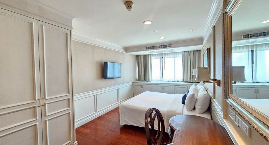 For rent 4 bedrooms condo in Khlong Toei, Bangkok