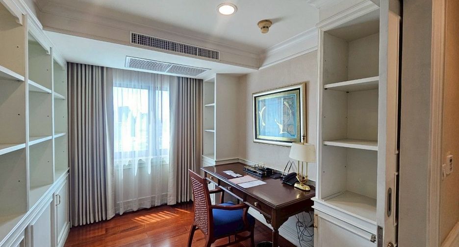 For rent 4 bedrooms condo in Khlong Toei, Bangkok