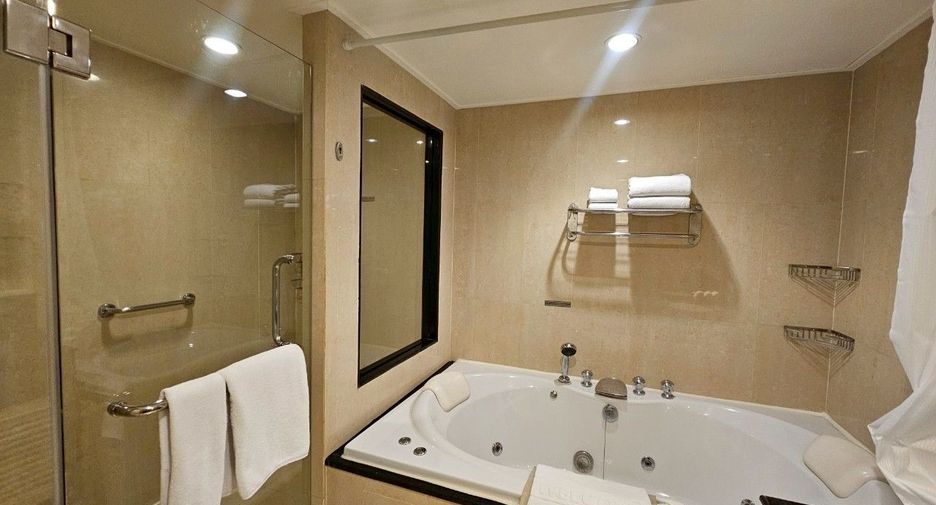 For rent 4 bedrooms condo in Khlong Toei, Bangkok
