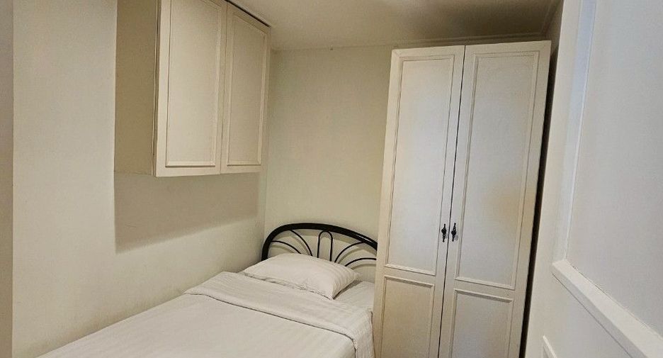 For rent 4 bedrooms condo in Khlong Toei, Bangkok