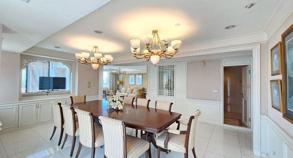 For rent 4 bedrooms condo in Khlong Toei, Bangkok
