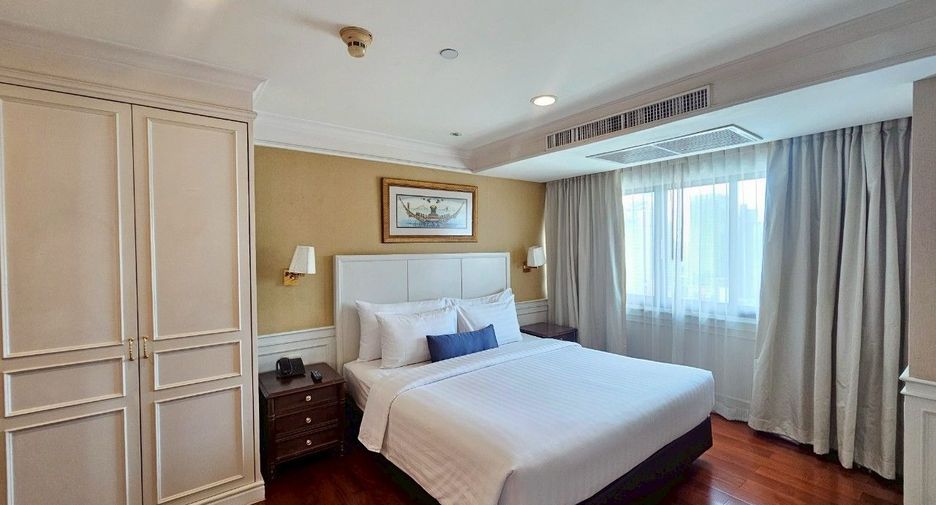 For rent 4 bedrooms condo in Khlong Toei, Bangkok