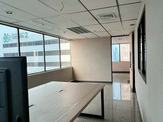 出租 4 卧室 商业空间 在 Phaya Thai, 曼谷