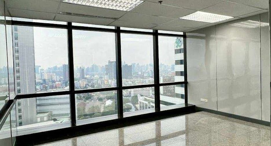 For rent 4 bedrooms retail Space in Phaya Thai, Bangkok