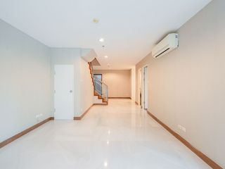出售 3 卧室 公寓 在 Huai Khwang, 曼谷