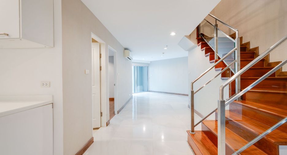 Wohnung zum Kauf mit 3 Zimmer in Huai Khwang, Bangkok